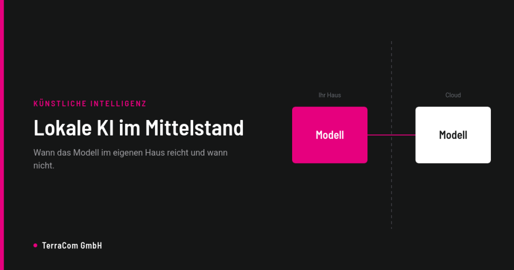 Schematische Darstellung: Links das eigene Haus mit dem Modell auf eigener Hardware, rechts das Modell in der Cloud, dazwischen eine gestrichelte Grenze.