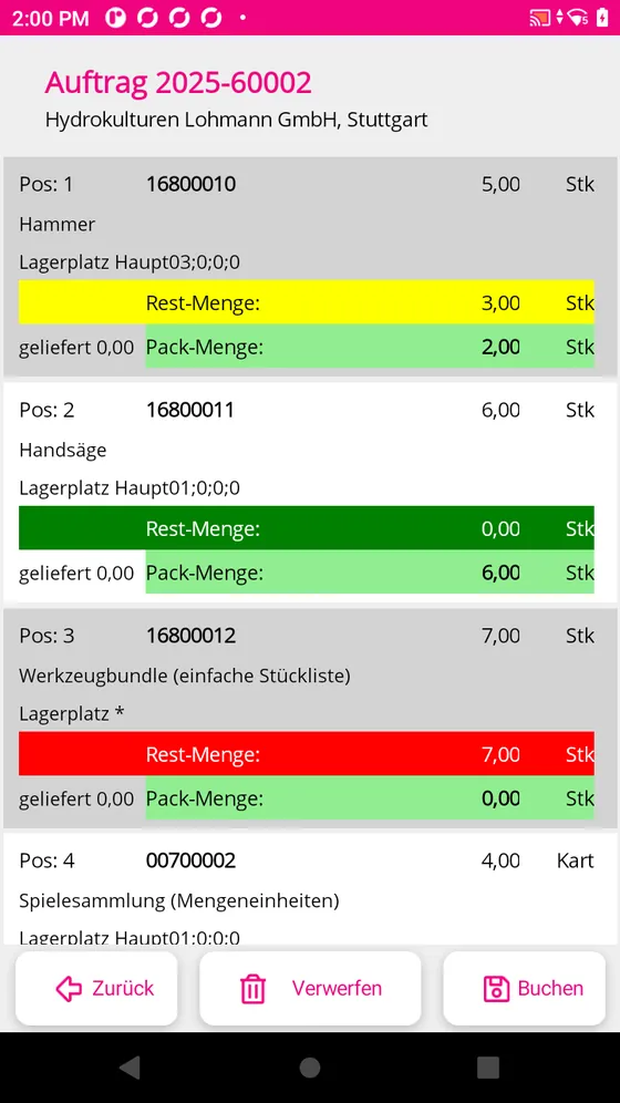 Positionsliste eines Kommissionierauftrags in TC Logistik 2026: Auftrag 2025-60002, vier Positionen mit Artikelnummer, Lagerplatz sowie Rest- und Packmenge. Die Restmenge ist je Position gelb, grün oder rot hinterlegt und zeigt damit teilweise gepackt, erledigt oder noch offen.