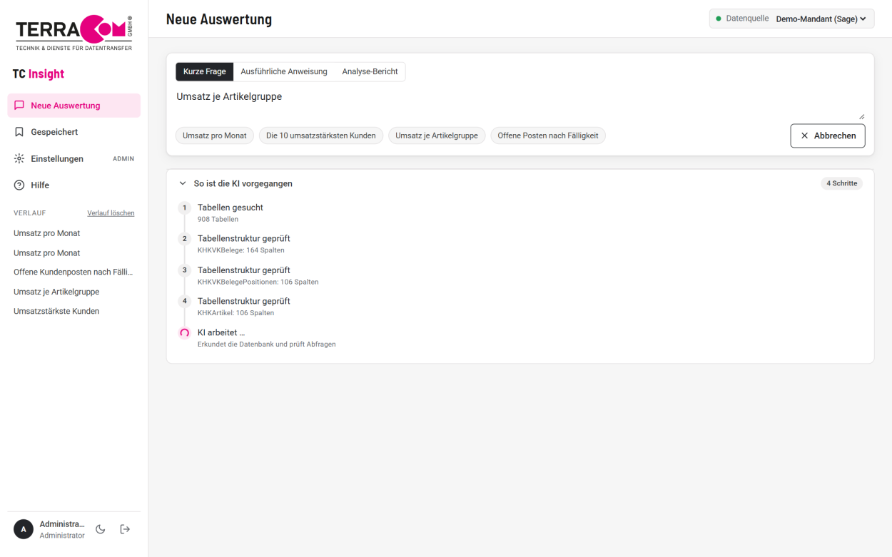 TC Insight bei der Arbeit im Demo-Mandanten von Sage 100: Zur Frage „Umsatz je Artikelgruppe“ zeigt das Schrittprotokoll 908 durchsuchte Tabellen und die geprüften Tabellen KHKVKBelege, KHKVKBelegePositionen und KHKArtikel.